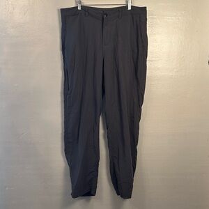 REI men’s pants 38x34 green khaki color